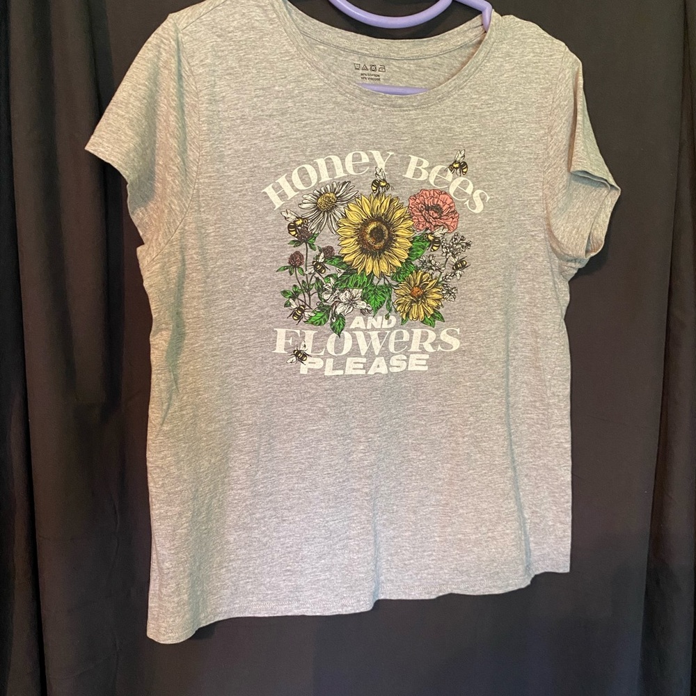 Unbranded Tee size M